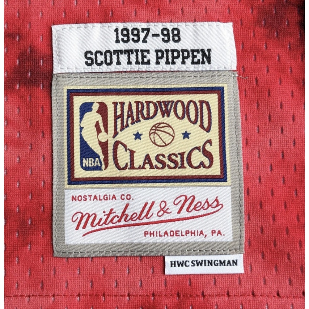 NWT Chicago Bulls Scottie Pippen #33 Mitchell & Ness Swingman Men size MEDIUM - Picture 8 of 10